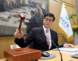 이창용 “성장률 0.8%로 큰 폭 하회…향후 금리인하 폭 커질 듯”(상보)