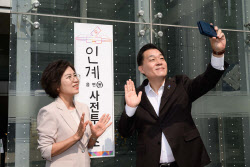 &quot;투표하세요&quot; 경기도 사전투표율 18.24%, 역대 최고기록