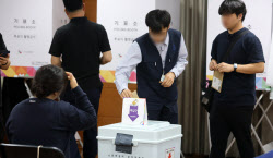 ‘역대 최고치’ 사전투표 열기에 찬물 끼얹은 선관위[사사건건]