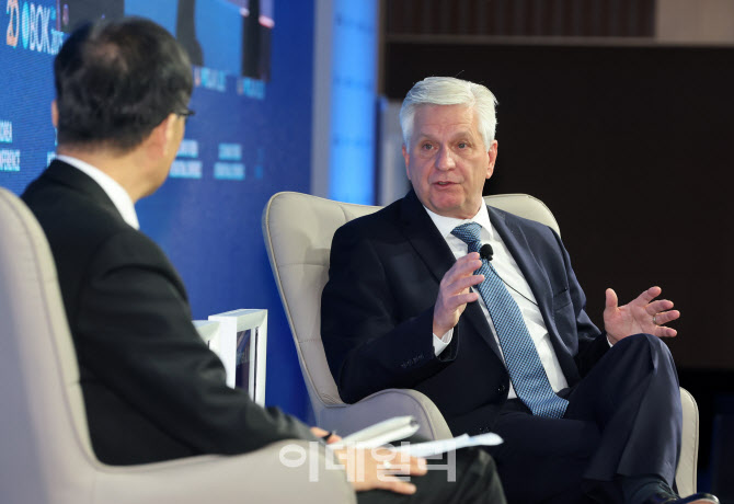 이창용 총재와 대담하는 크리스토퍼 월러 미국 연방준비제도 이사                                                                                                                                     