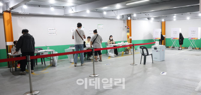 주차장에 마련된 투표소                                                                                                                                                                            