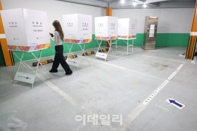 주차장에서 투표                                                                                                                                                                                   