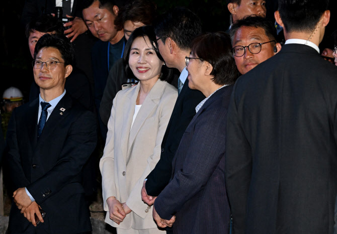 미소짓는 김혜경 여사                                                                                                                                                                                    