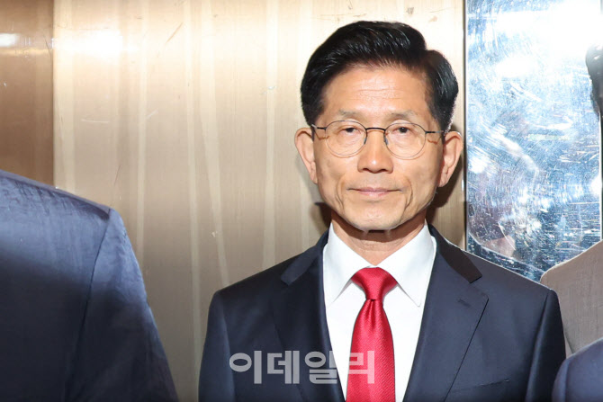 승복 기자회견 마친 김문수                                                                                                                                                                         