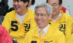 ‘득표율 1%’ 권영국에 모인 ‘후원금 11억’…“못 찍어 미안해”