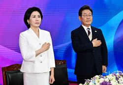 [포토]국민의례하는 이재명 대통령 내외                                                                                                                                                                   