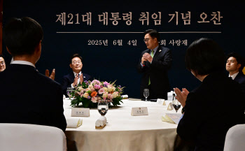 李, 여야 대표와 비빔밥 오찬 “김용태·천하람 잘 모시겠다”