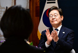 [마켓인]이재명 정부 출범에 VC '기대 반 우려 반'…