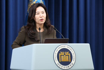 李 대통령, 첫 비상경제TF 주재 “적극적 민생 경기 대응 주문”