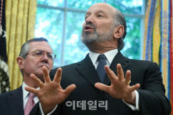 트럼프, 반도체 보조금 재협상 착수…삼성·SK 타격입나