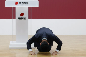 "진짜로 해야 한다"...김문수, 캠프 해단식서 &apos;울컥&apos;