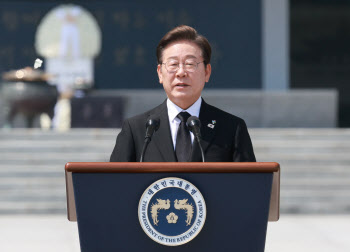 李 대통령, 현충일 추념식 참석해 軍 보훈 강화 약속 (종합)