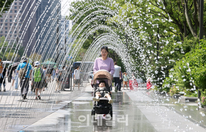 무더위 잊게 해주는 분수대                                                                                                                                                                         