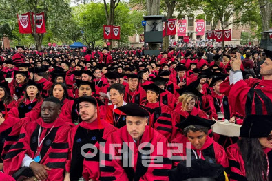 트럼프 행정명령에 제동…美 법원, 하버드 유학생 입국 금지 일시 정지