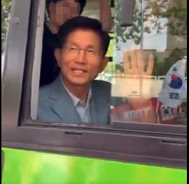 "환승하는 길에"...김문수, &apos;윤석열 어게인&apos; 집회 등장? 알고보니