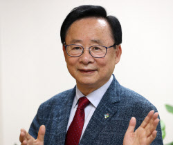 "보수, 정신자세부터 고쳐야…尹과 절연해야"[만났습니다②]