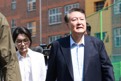 "명쾌한 기록 확보"…경찰, `출석 거부 尹` 재차 소환 요구