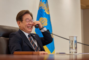 李 대통령, 이시바 日 총리와 통화…"성숙한 한일 관계 협력하자"(상보)