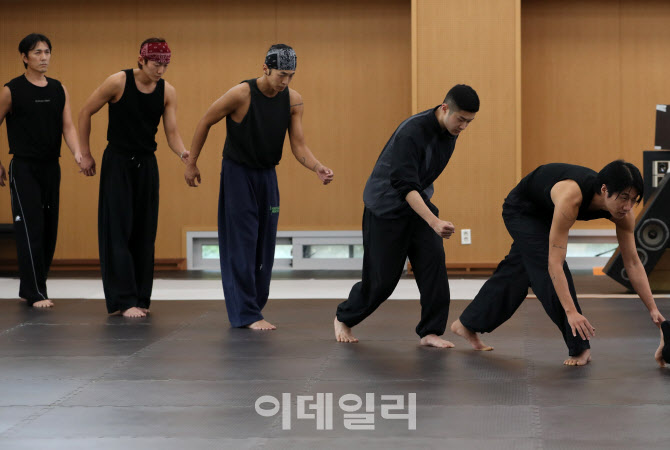  예효승 연출 파이브 바이브                                                                                                                                                                        