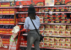 李대통령 ‘라면 가격’ 언급에…당혹스런 식품업계