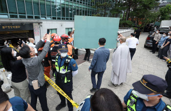 [속보]조계사 국제회의장 화재 완진…발생 1시간 35분만