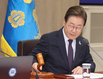 &apos;매머드 3대 특검&apos; 현실화…검사 파견안 누가 짜게 될까