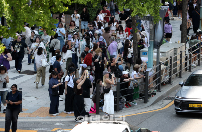  용산에 몰려든 해외 아미들                                                                                                                                                                        