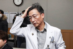 “탈조선” 작심 발언 이국종…복지부장관 추천한 의사회