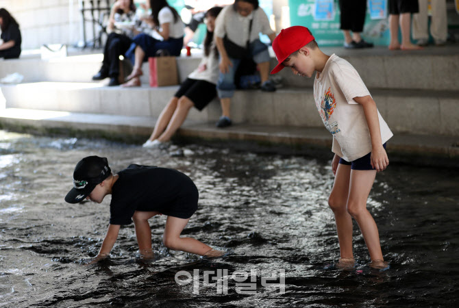  청계천 물놀이