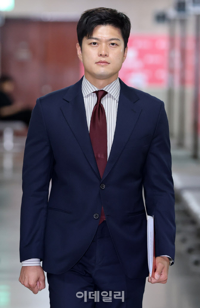 입장하는 김용태 국민의힘 비상대책위원장 