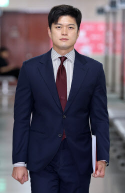 [포토]입장하는 김용태 국민의힘 비상대책위원장                                                                                                                                                           
