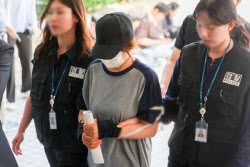 檢, &apos;&apos;배우자 대리투표&apos;&apos; 선거사무원 구속 기소