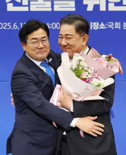 與 새 원내대표에 &apos;김병기&apos;…"상법 개정 신속히 처리"(종합)