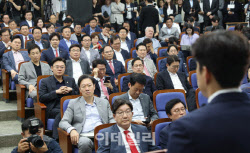 국힘 지지율 21% 뚝…안철수 “마지막 경고, 이대로 가면 끝”