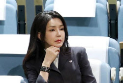 “불출석” 버티던 김건희 “특검이 부른다면”…입장 선회