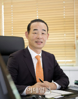 정상수 파마리서치 이사회 의장, 지주사 전환의 큰 그림은[화제의 바이오人]