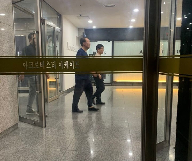 “어이없어, 저번엔 김XX도”…尹목격담 또 나왔다