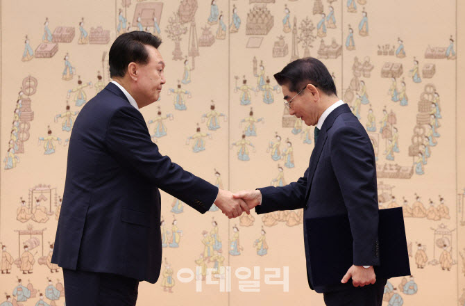 &apos;내란혐의&apos; 김용현 조건부 보석에…&quot;불복 집행정지 신청&quot;