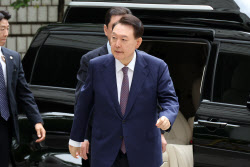 尹, 경찰 3차 소환 불응 방침…서면조사 등 절충안 제안도