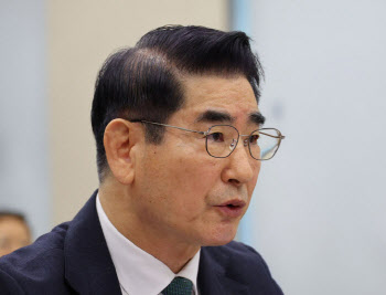 &apos;김용현 석방&apos; 안 나간다는데 직권보석…법원·검찰의 &apos;짬짜미&apos;