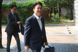 [포토]출근하는 김민석 총리 후보자                                                                                                                                                                       