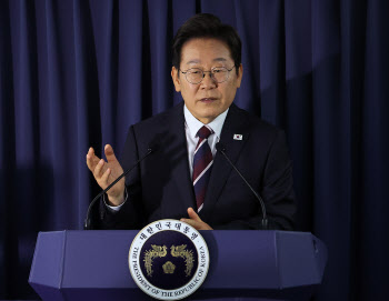 대통령실, 트럼프 조기 귀국 속 “한미정상회담, 상황 확인 중”(상보)