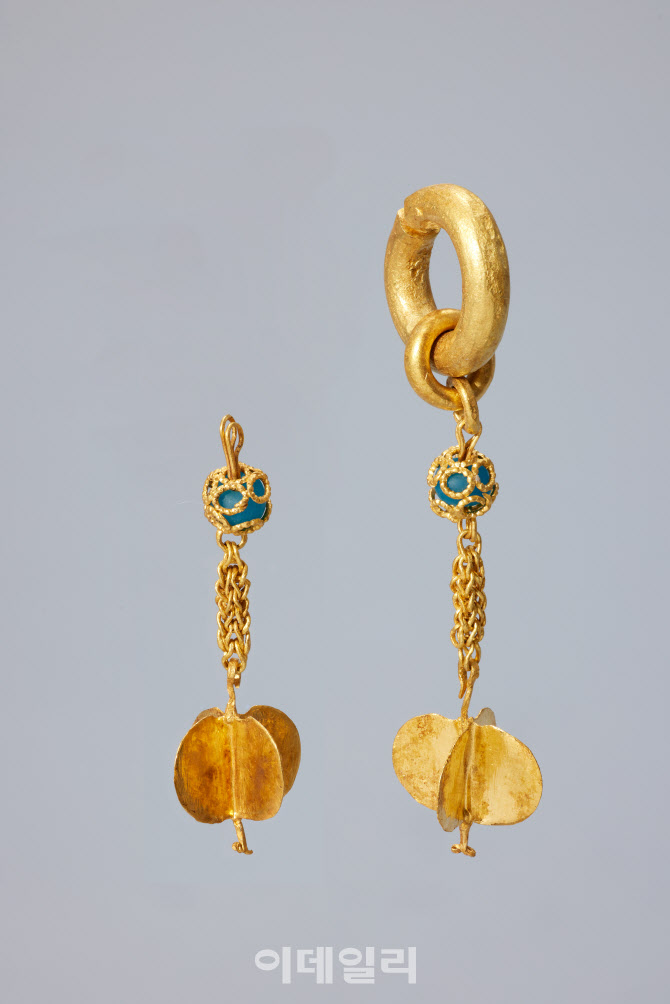  공주 왕릉원 2호분 장식귀걸이                                                                                                                                                                     