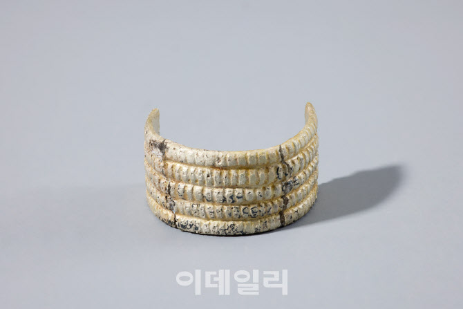  공주 왕릉원 2호분 출토 반지                                                                                                                                                                      