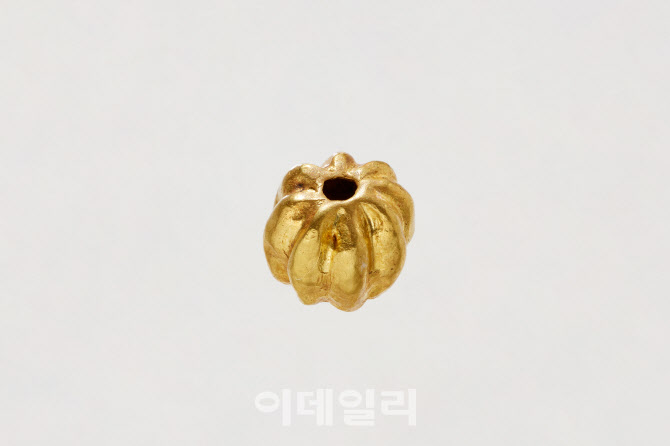  공주 왕릉원 2호분 출토 금구슬                                                                                                                                                                    