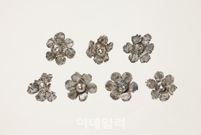  왕릉원 3호분 출토 은제화형장식 