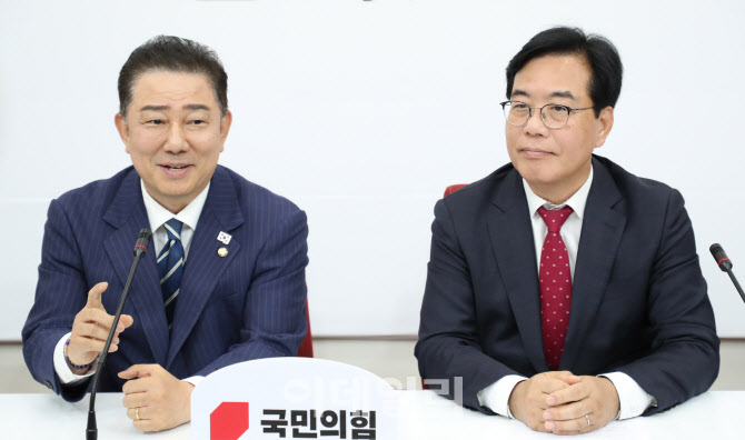 김병기, '송언석 예방...자주 만나는 국회 만들 것'