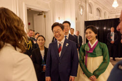 [포토] 이재명 대통령 부부, G7 리셉션 참석                                                                                                                                                               