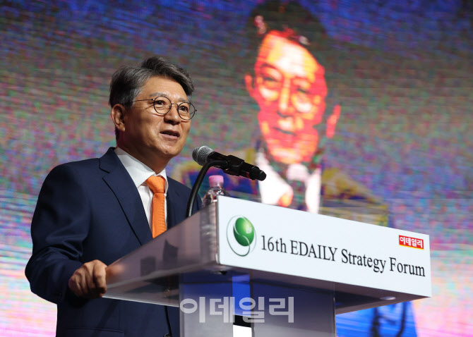 곽재선 회장 "인구 문제 해법, 경제·정치 아닌 인문학에 있다"[ESF2025]