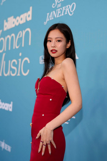 “제니는 내 딸” 친부 사칭남, 책까지 냈는데…법원 판단은